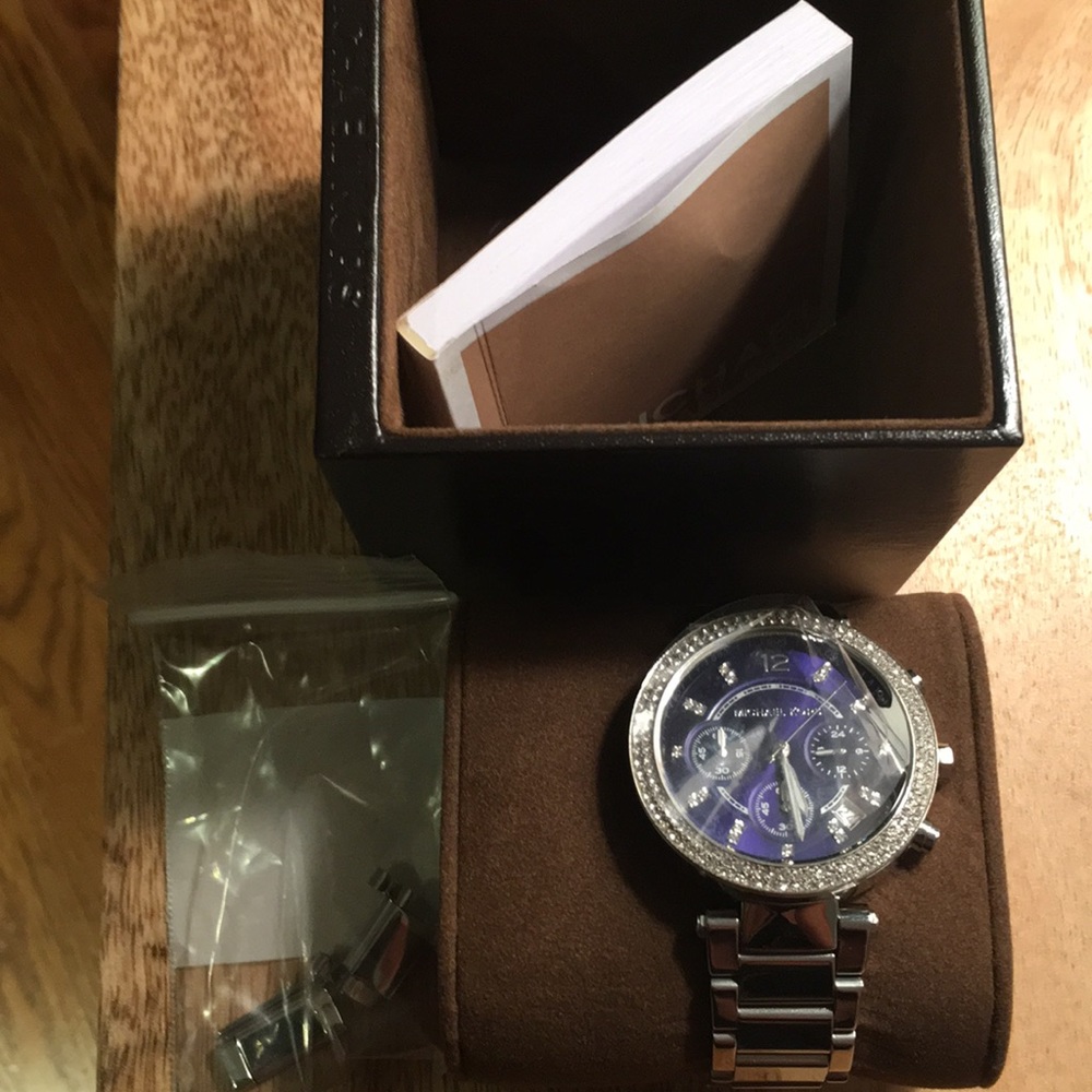 MK gorgeous blue & silver watch - Picture 6 of 7